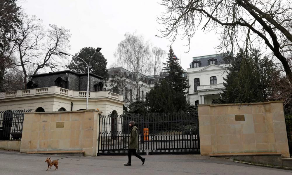 Τσεχία: Απέλασε Ρώσους υπαλλήλους της ρωσικής πρεσβείας στην Πράγα